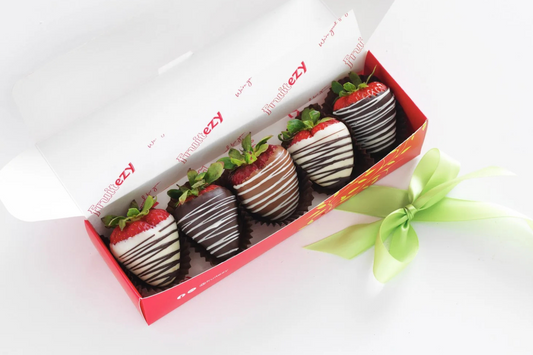 Signature-Strawberry-Surprise-Small-Chocolate-Gift-Box-Manettas-Seafood