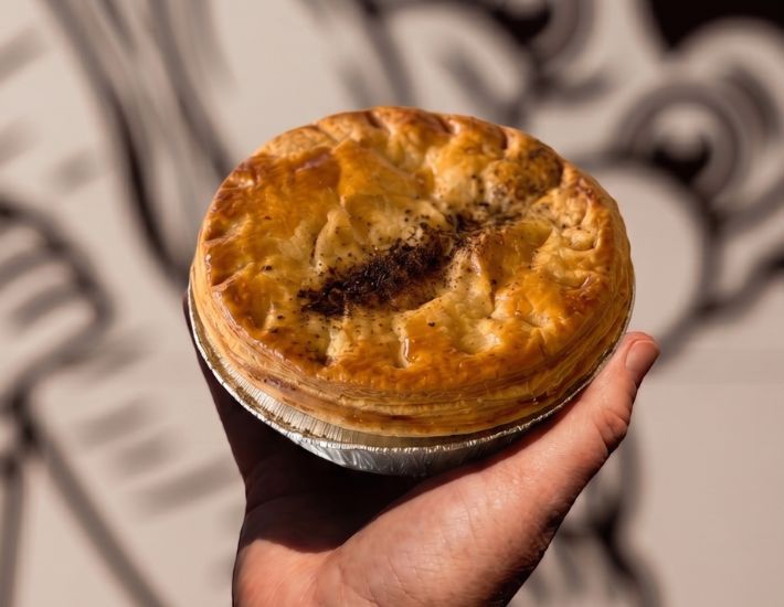 Smiths-Peppered-Steak-Pie-Manettas-Seafood